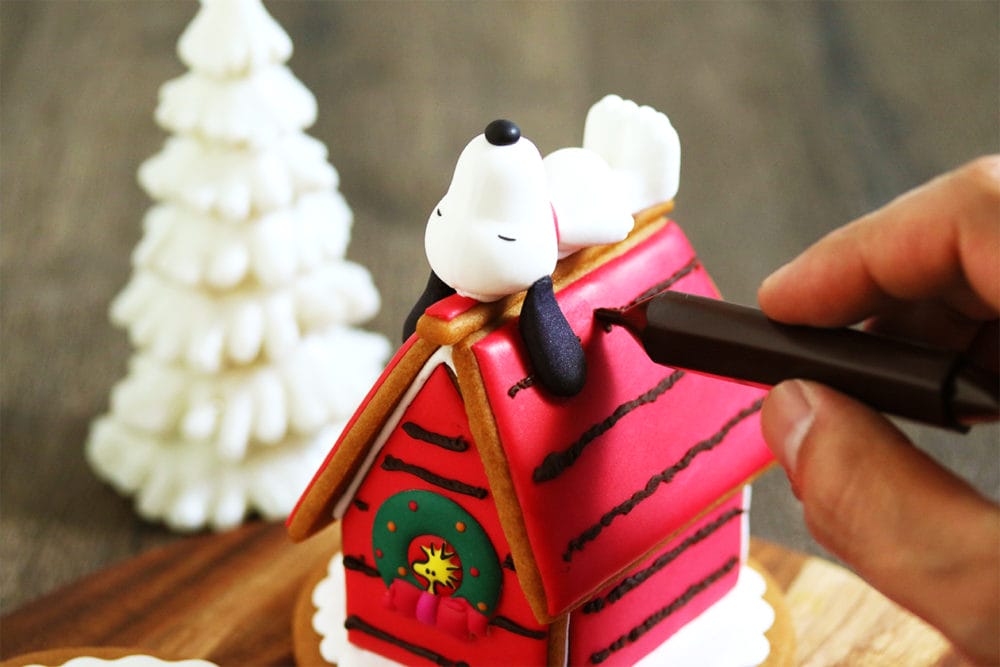 Peanuts Diner 横浜店で12 9 10ワークショップ開催 クリスマス仕様スヌーピーのヘクセンハウスを作ろう 横浜 みなとみらい近隣の地域情報メディア Hamanear ハマニア Peanuts Diner 横浜店で12 9 10ワークショップ開催 クリスマス仕様スヌーピーのヘクセンハウスを作ろう 横浜 みなとみらい近隣の地域情報メディア Hamanear ハマニア